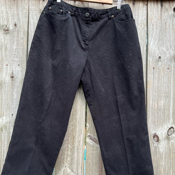 Ruby Rd Black Capris - Picture 2 of 3